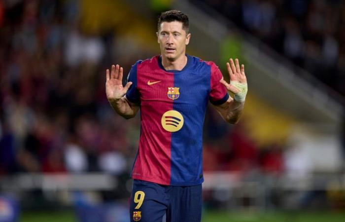 Lewandowski goes for his 100th goal. We know the lineups for the Barcelona match