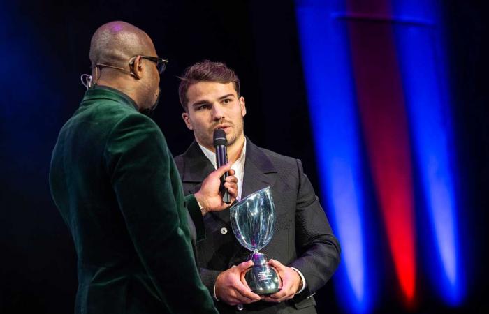 Princess Charlène crowns Antoine Dupont best rugby player in the world