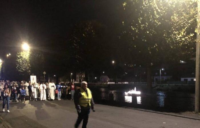 In Mayenne, the torchlight river procession postponed to December 9 because of those who were fleeing