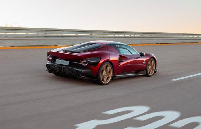 When the Alfa Romeo 33 Stradale reaches 333 km/h on the Nardo oval (video)