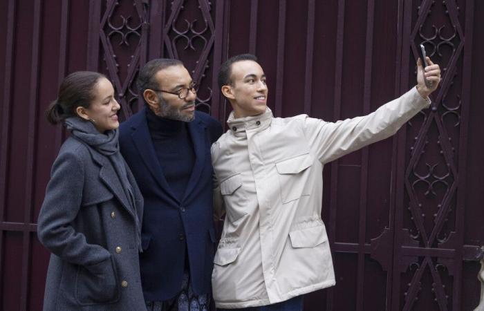 The royal family strolling through the streets of Paris