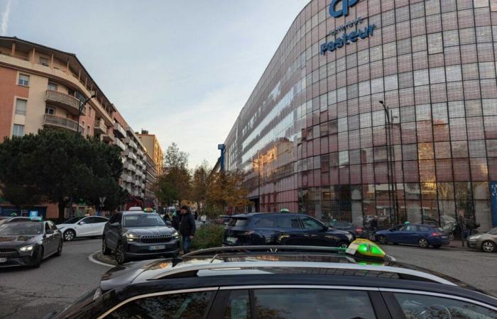 Between gathering and filtering dams, taxis mobilized in Toulouse