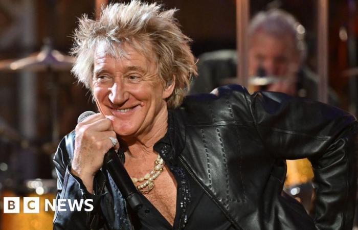 Rod Stewart to play festival’s legends slot