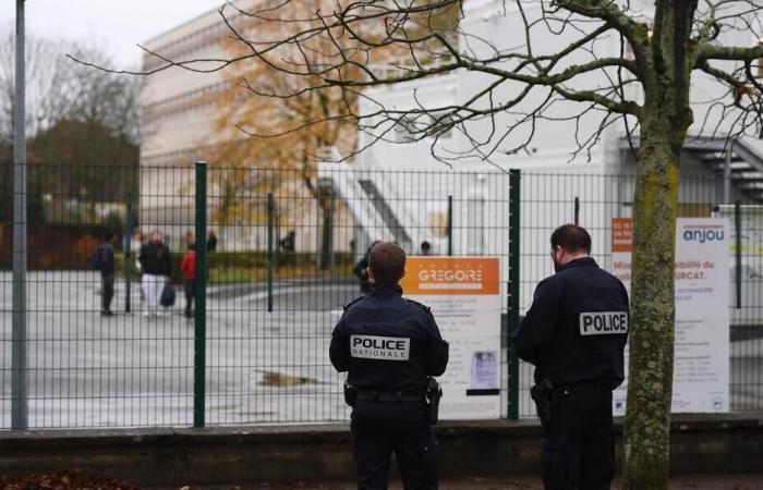 A bottle of acid explodes in a college in Maine-et-Loire: three students injured.