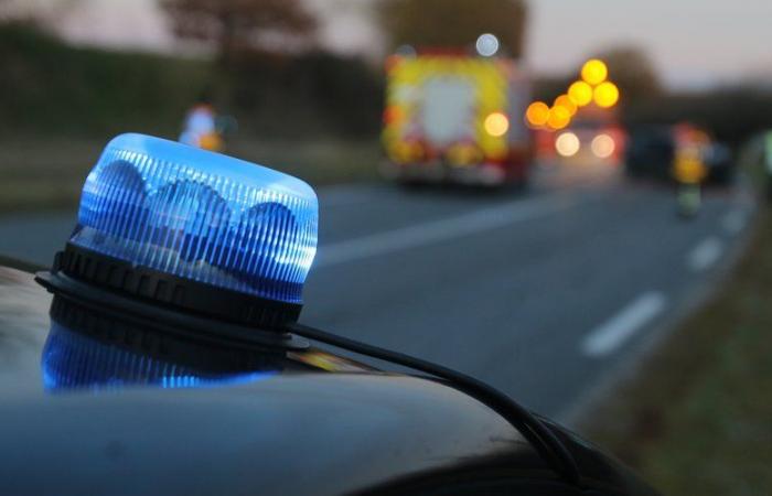 A utility vehicle crosses the median and hits a car on the RN88 in Aveyron