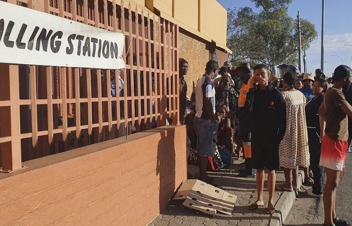 Elections in Namibia: voting day for a double vote