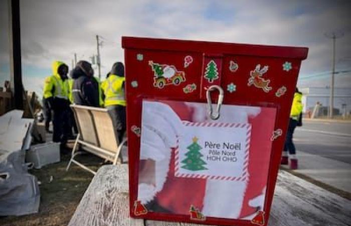 Despite the strike, postmen will deliver letters to Santa (and answers to children)