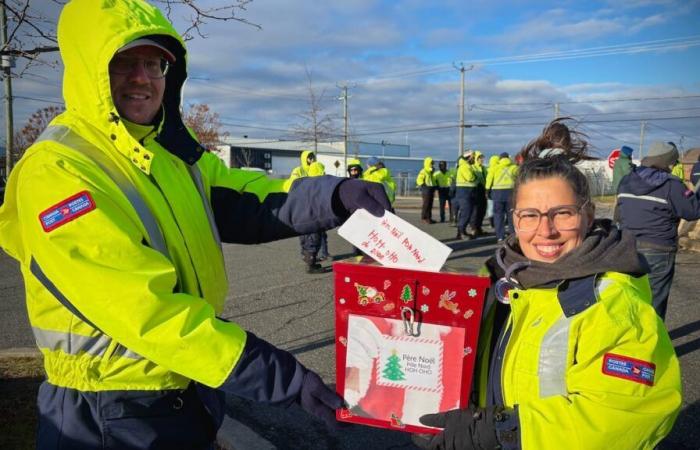 Despite the strike, postmen will deliver letters to Santa (and answers to children)