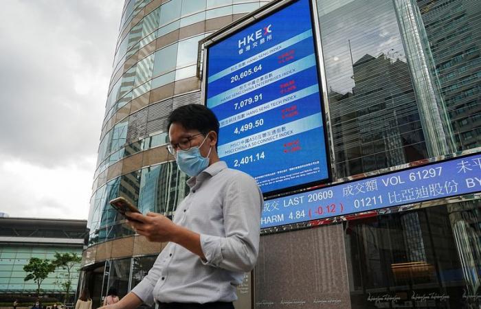 Asian Stocks Moderate, Dollar Drifts Ahead of US Thanksgiving Holiday