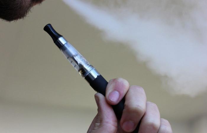 This electronic cigarette which wants to seduce young people is absolutely illegal