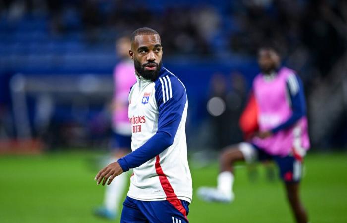 Alexandre Lacazette expresses doubts about Antoine Griezmann's international retirement