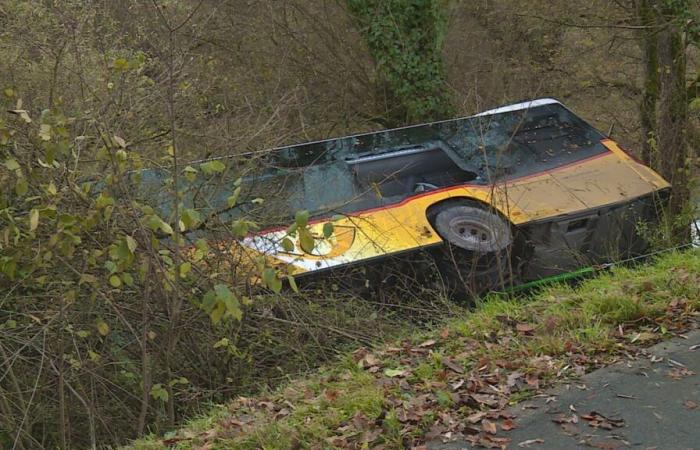 Aargau: ten injured after collision involving post bus