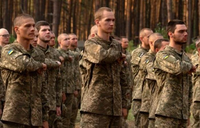 US tells Ukraine to lower conscription age to 18 to stem manpower shortage