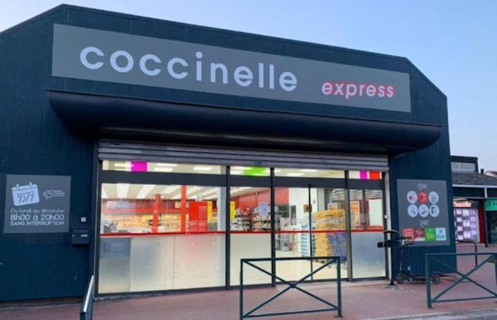 less than a year after its opening, this supermarket is already for sale