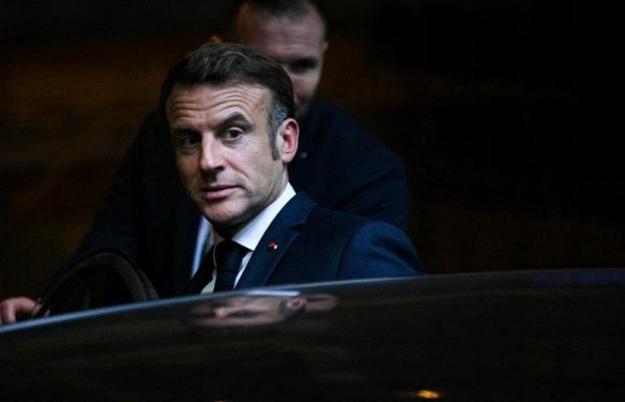 Macron resignation? The pressure is mounting, in small steps, on the President of the Republic