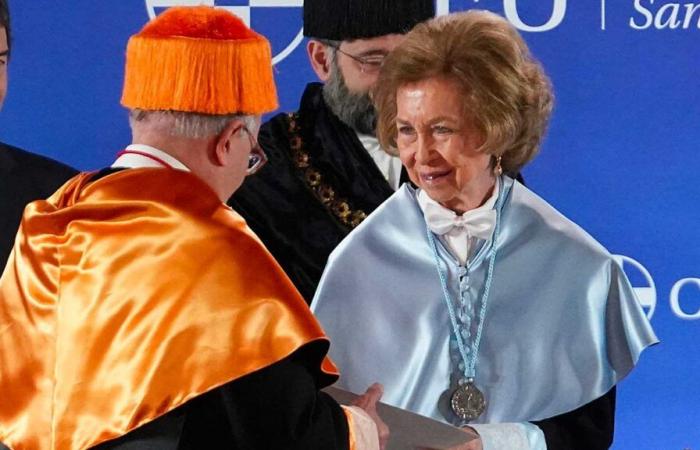 Queen Sofia becomes honorary doctor of a Madrid university