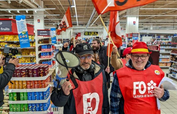 “We will not let ourselves be fired like dirty people”, Auchan employees are mobilizing against the closure of their brand