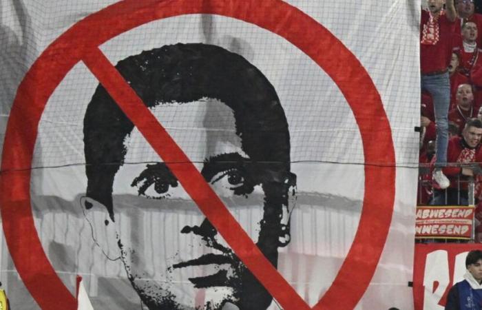 Bayern Munich fans protest against PSG president Nasser Al-Khelaifi | Sports