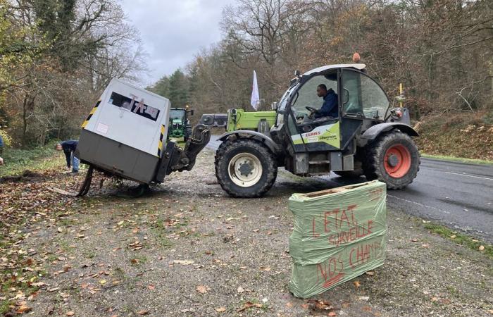 THE IMAGE. These farmers dismantle and move radars to make their anger heard