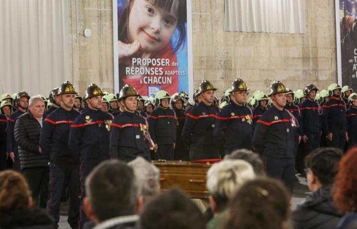 a tribute ceremony to Lieutenant Pautrot