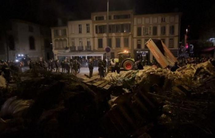 farmers invade the Montauban prefecture with waste