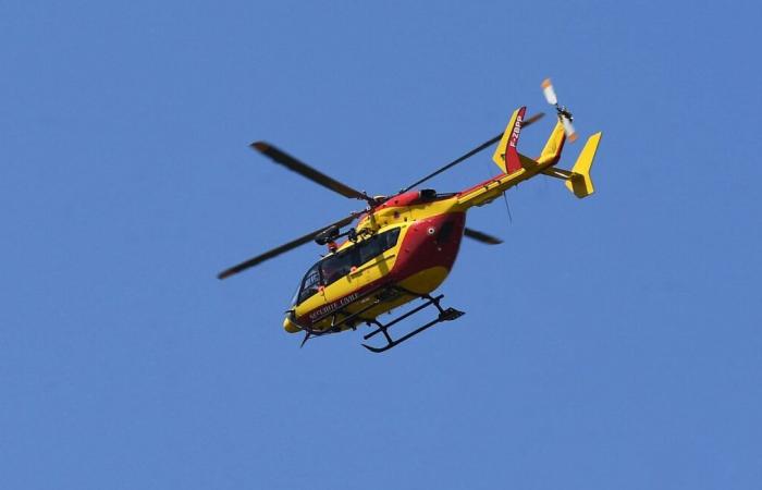 A young man, in absolute emergency, after falling from a moving car