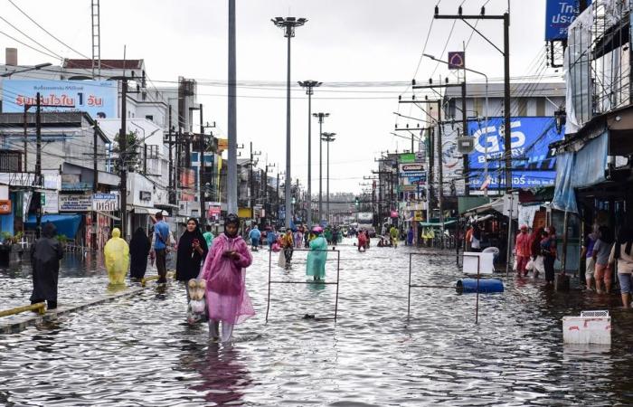 One dead and thousands displaced in floods in Thailand