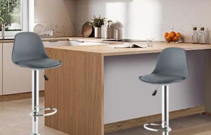 Parisians are snapping up this set of 2 ultra-designer bar stools at a knockdown price at Cdiscount