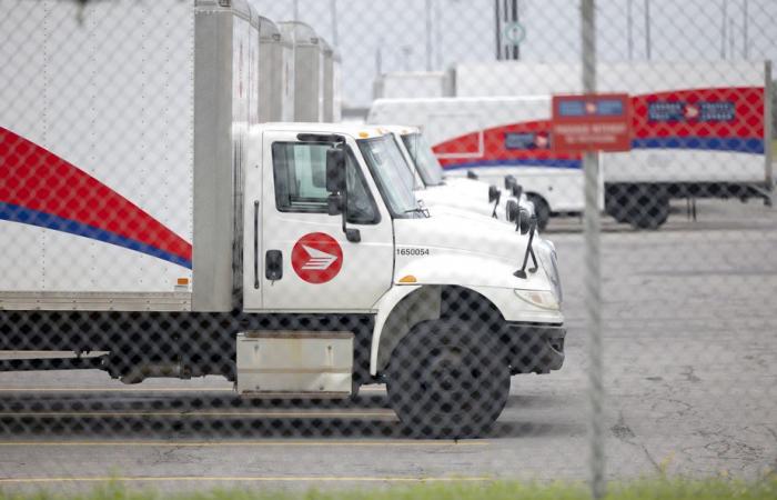 Canada Post lays off striking workers