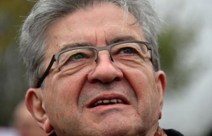 in case of censorship, Mélenchon urges Macron to resign if he refuses to appoint Castets to Matignon