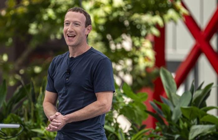 Facebook founder Mark Zuckerberg swings by Mar-a-Lago to see Trump