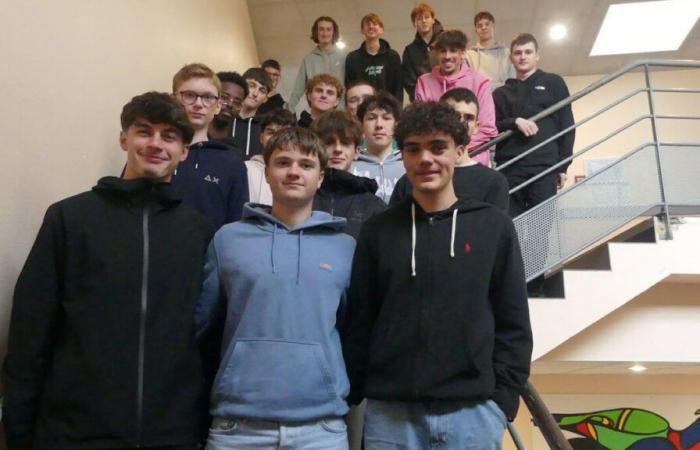 Morbihan high school students celebrated as heroes for saving their kayak instructor from drowning