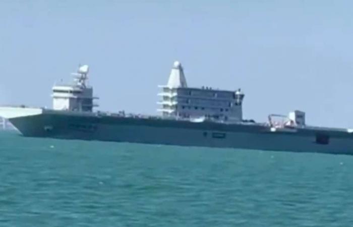 The new Chinese aircraft carrier, as strange as it is enigmatic, sets sail and raises questions