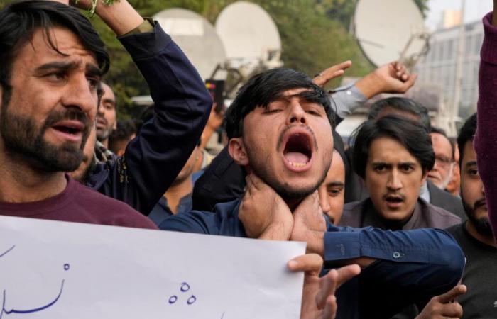 In Pakistan, a new truce between Shiites and Sunnis after violence which left 111 dead in a week