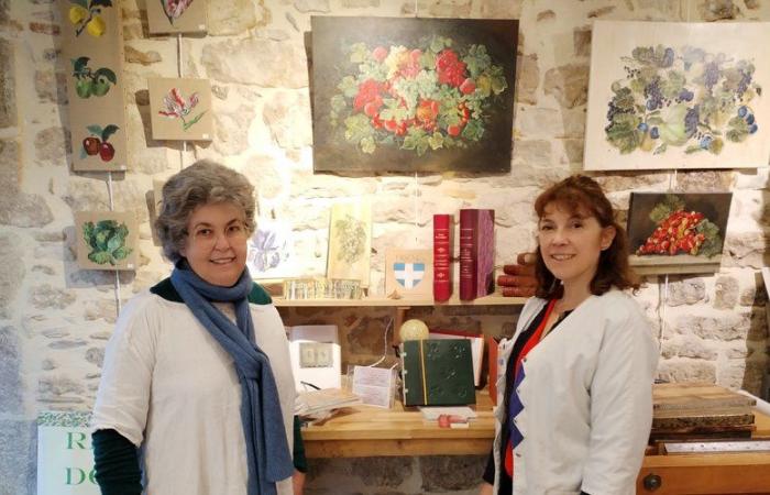 Figeac. Two craftswomen in the same shop