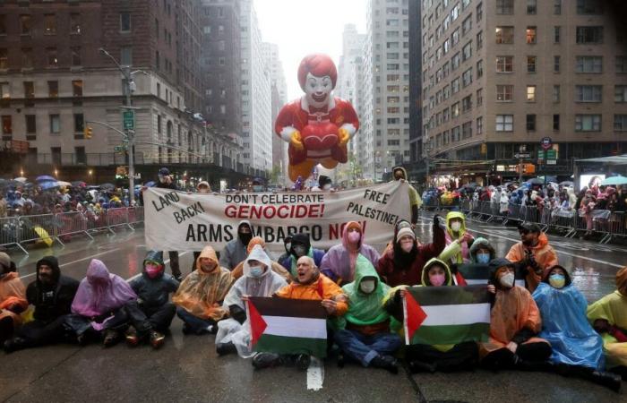 Pro-Palestinian protesters arrested for interrupting Thanksgiving parade