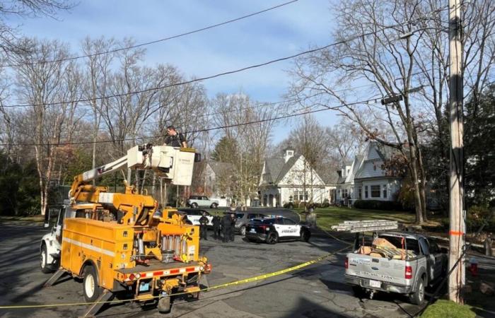 man electrocuted after hanging Christmas lights