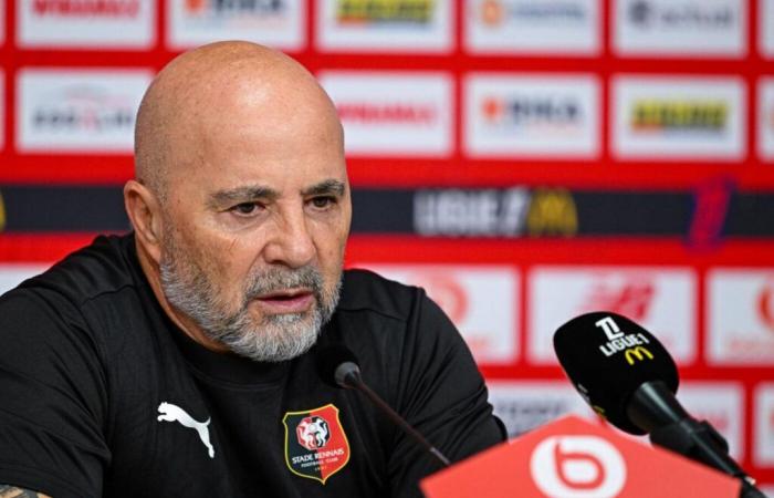 Jorge Sampaoli (Stade Rennais) shoots at his attackers before the match against Saint-Étienne – Ligue 1 – J13 – Rennes-Saint-Etienne