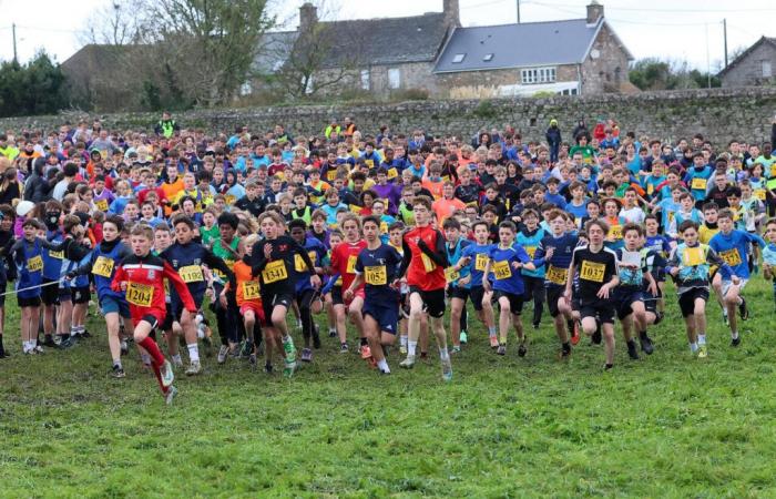 IN PICTURES. 2,350 schoolchildren at the UNSS departmental cross-country race around the Château de Flamanville