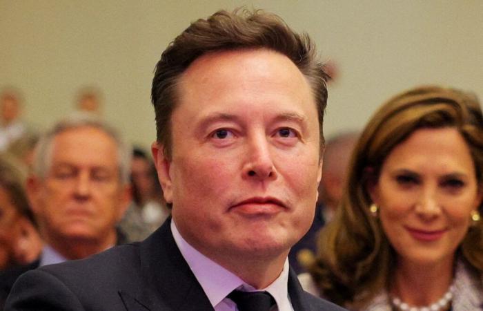 Impostor posing as Elon Musk scams elderly woman out of $600,000 on Facebook in Florida, shock!