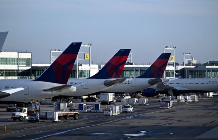 Passenger without a ticket takes advantage of a New York-Paris flight by hiding in the toilet