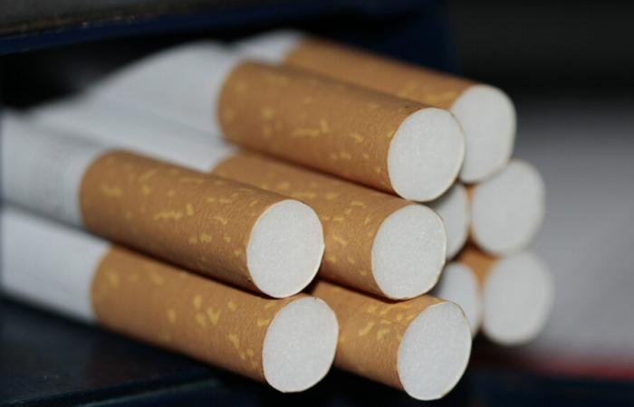 cigarette trafficker causes accident and injures police