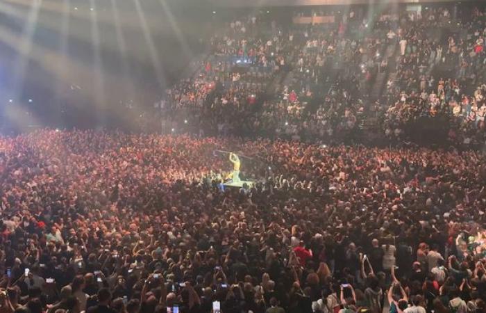 Shaka Ponk pays off his carbon footprint and self-destructs at the Accor Arena in Paris