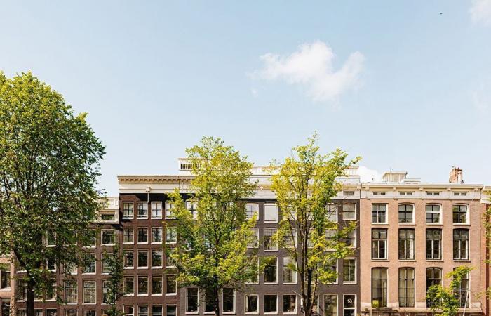 A renovated 155m2 apartment in a historic building in Amsterdam