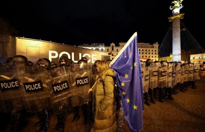 Georgia: Police try to disperse thousands of pro-EU demonstrators