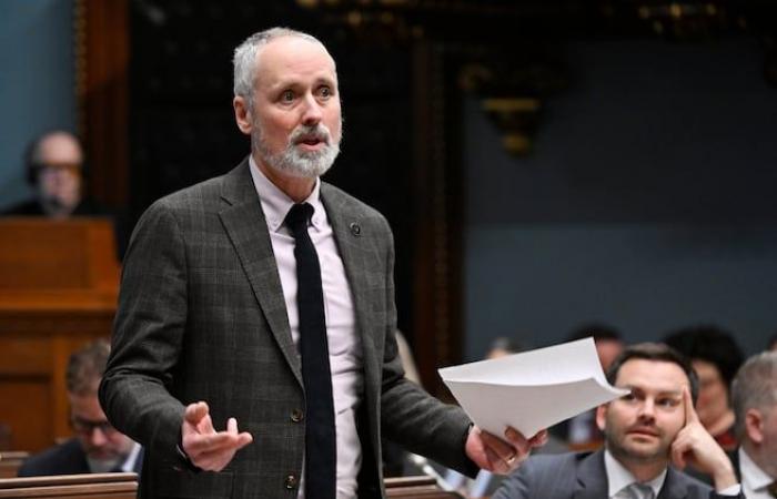 a motion adopted to straighten out Quebec in its fight efforts