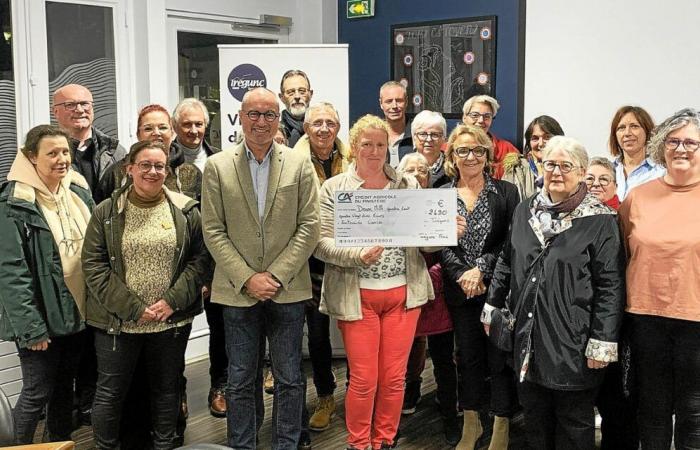 In Trégunc, after Pink October, the town presented a check for €2,490 to Entraide Cancer