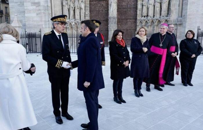 follow the visit of Emmanuel and Brigitte Macron before the reopening