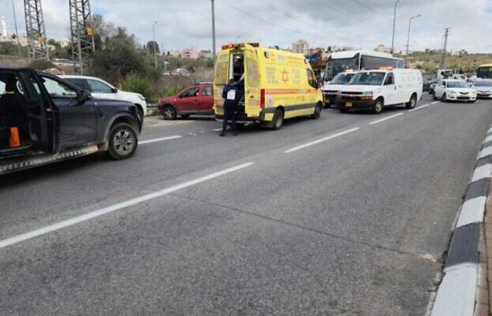 Shooting near Ariel: eight injured including three seriously injured; the terrorist killed