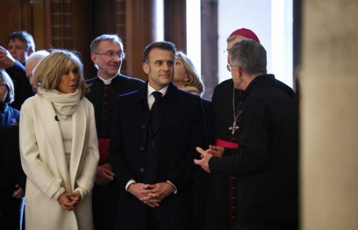 In a white coat, big scarf and mittens, Brigitte Macron makes a remarkable appearance at Notre-Dame de Paris: Femme Actuelle Le MAG